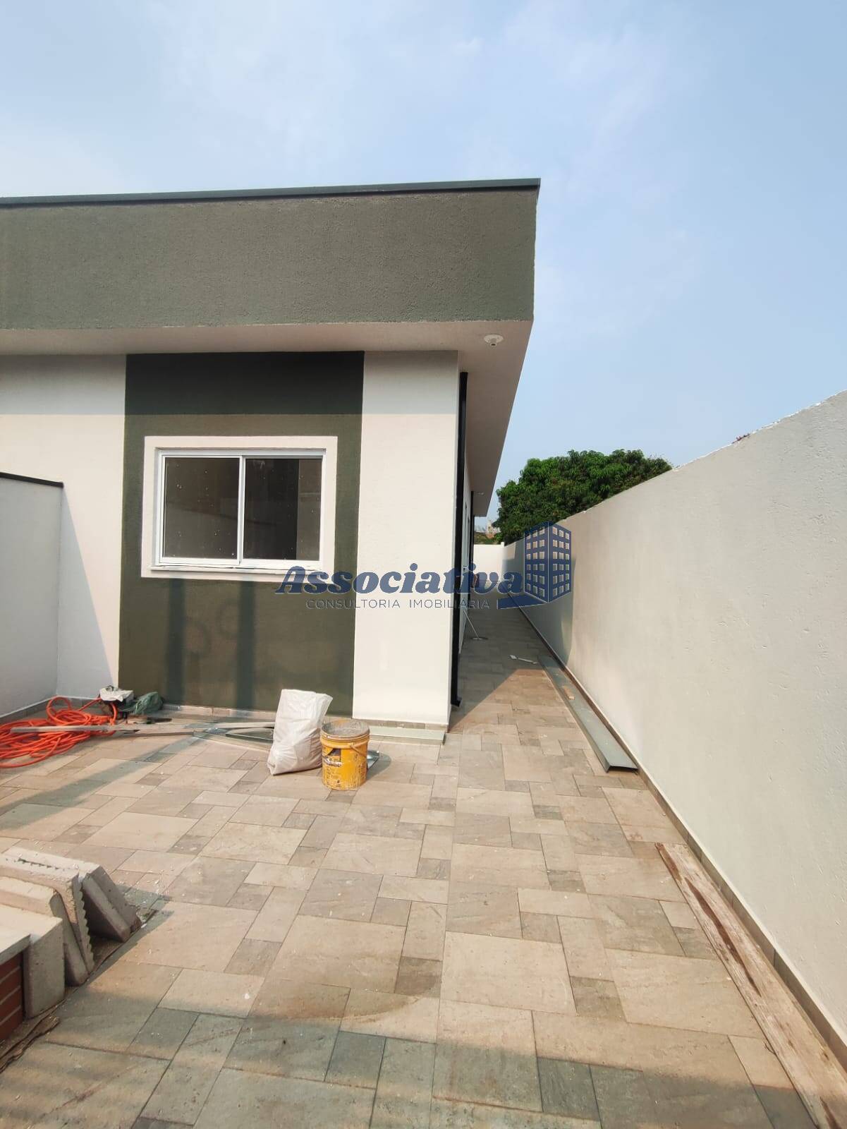 Casa à venda com 2 quartos, 57m² - Foto 1