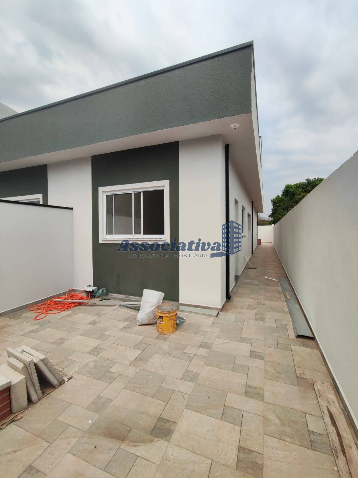 Casa à venda com 2 quartos, 57m² - Foto 2