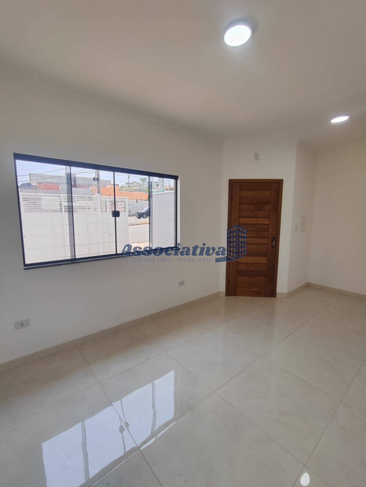 Casa à venda com 3 quartos, 89m² - Foto 4