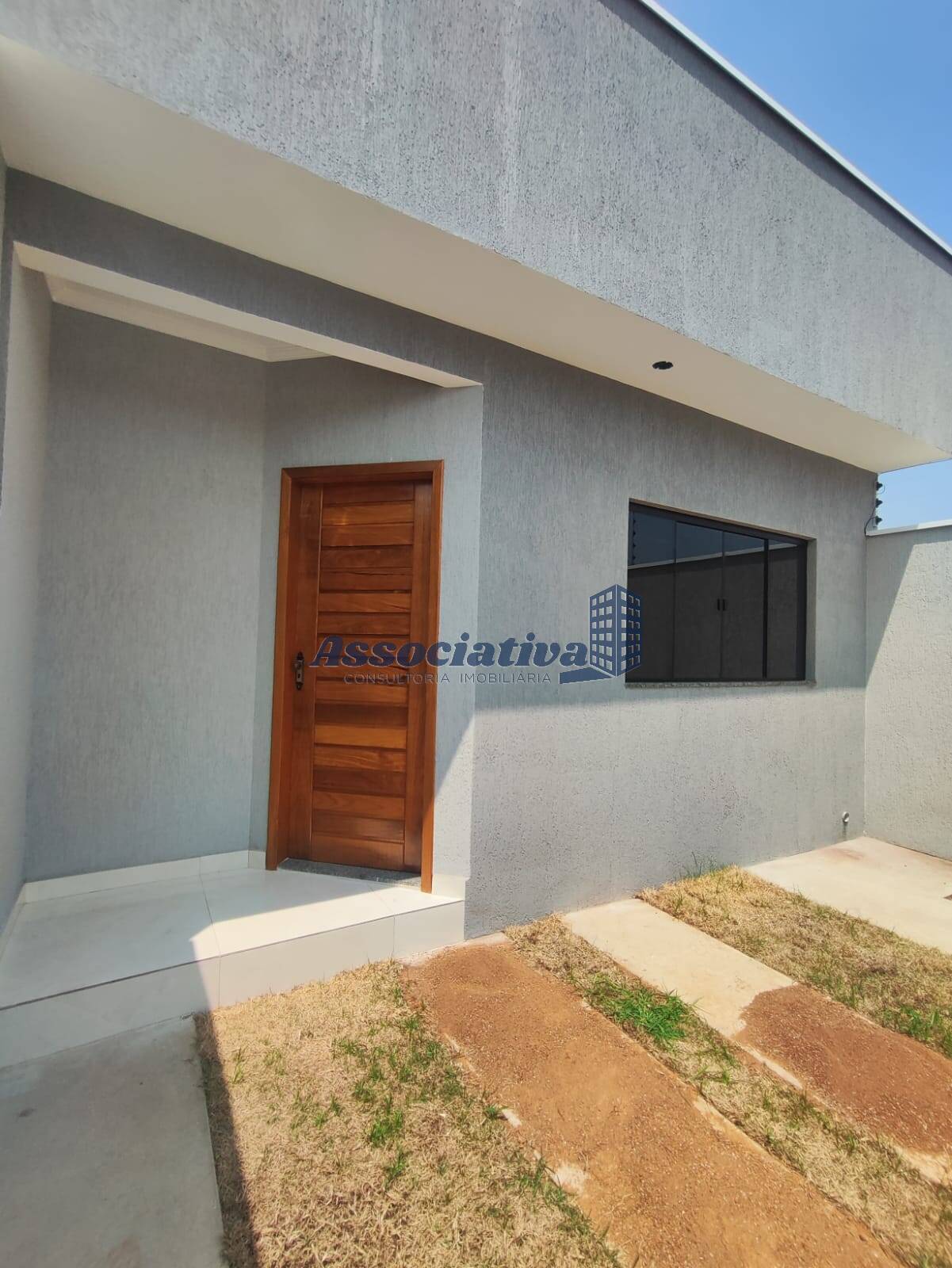 Casa à venda com 3 quartos, 89m² - Foto 1