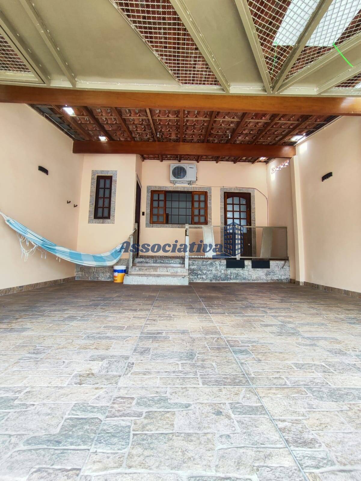 Casa à venda com 3 quartos, 122m² - Foto 2