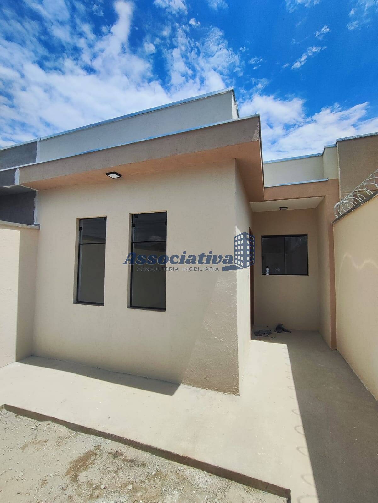 Casa à venda com 2 quartos, 64m² - Foto 4