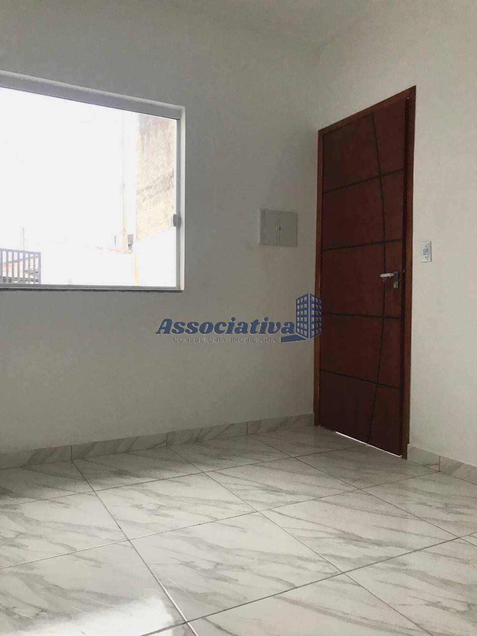 Casa à venda com 2 quartos, 62m² - Foto 2