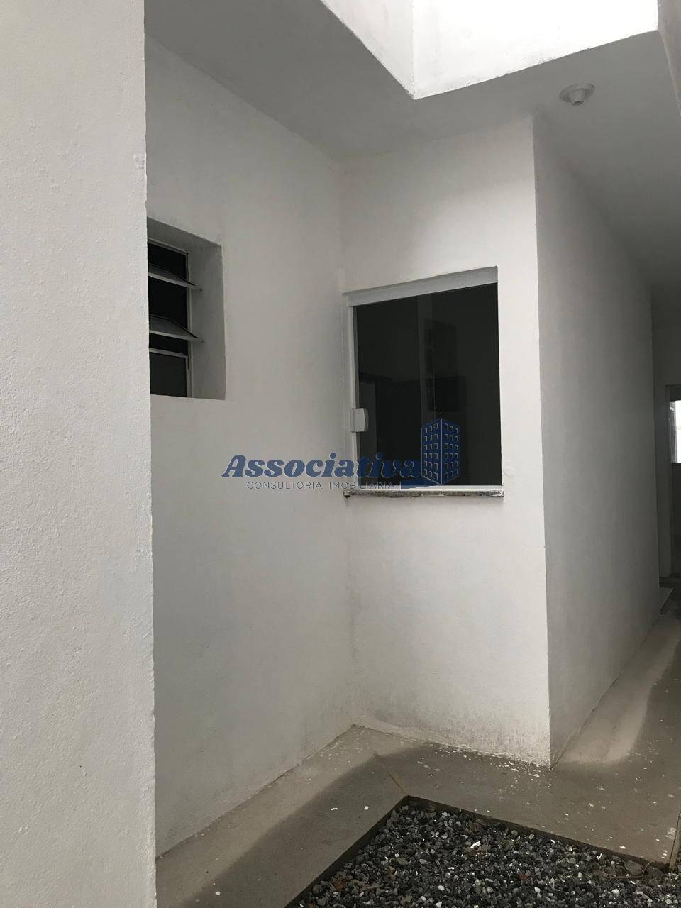 Casa à venda com 2 quartos, 62m² - Foto 18