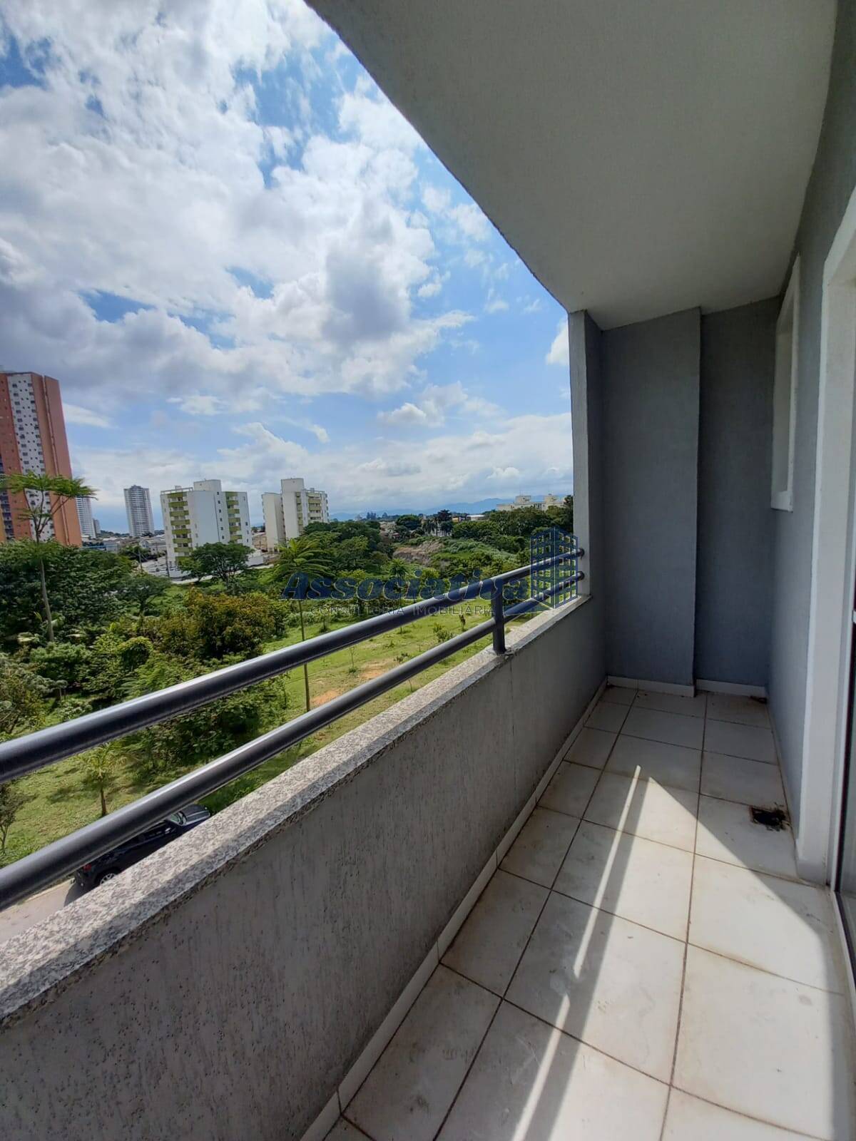 Apartamento à venda com 3 quartos, 99m² - Foto 4