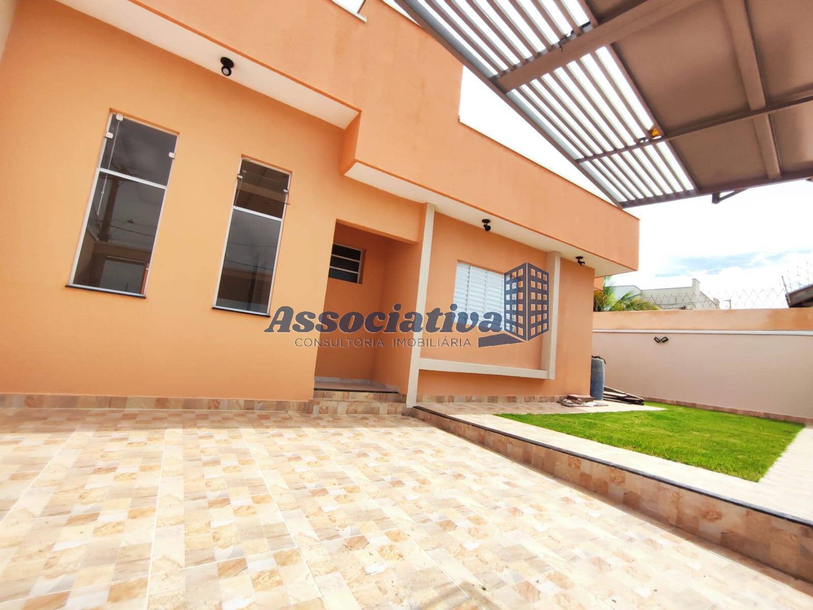 Casa à venda com 3 quartos, 82m² - Foto 1