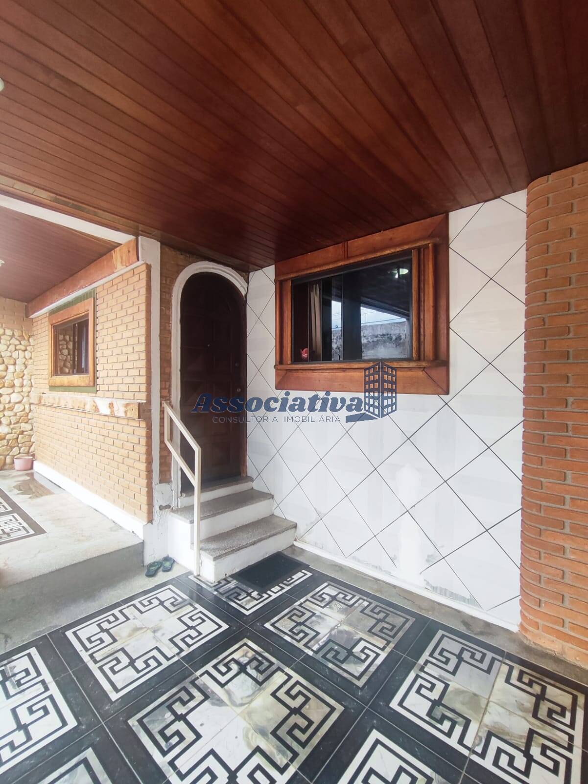 Casa à venda com 2 quartos, 125m² - Foto 2