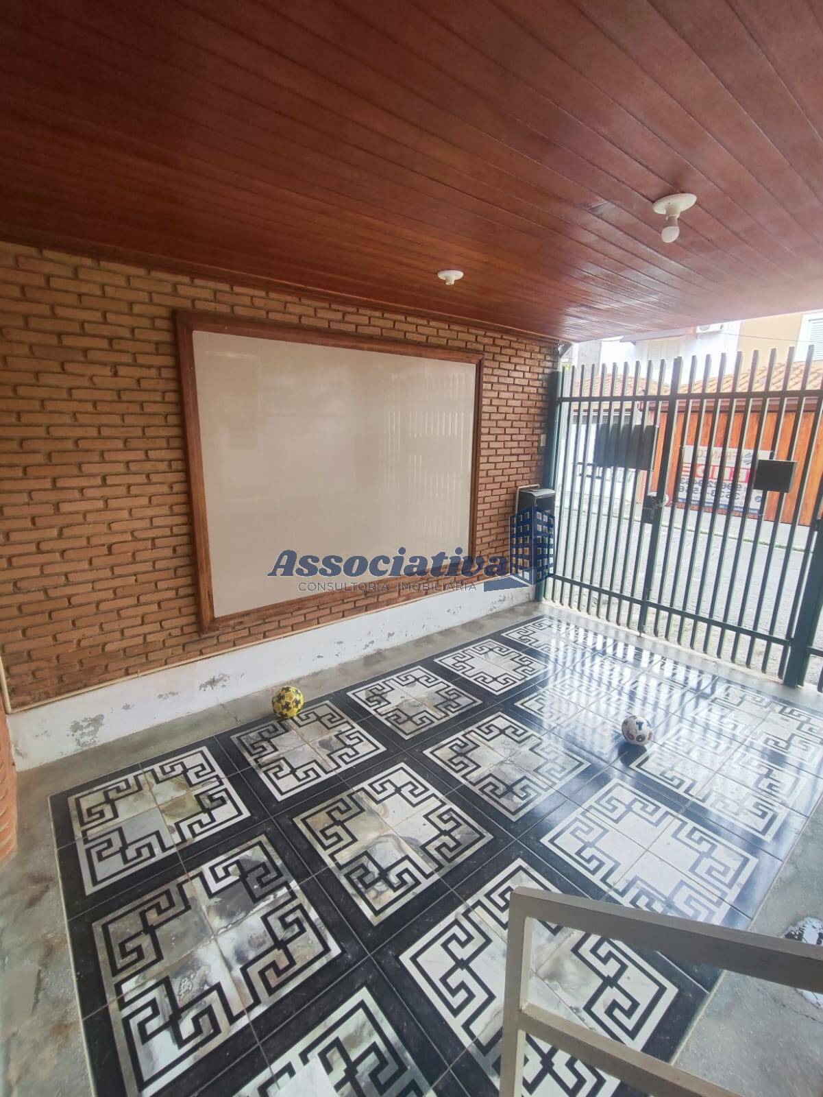 Casa à venda com 2 quartos, 125m² - Foto 4