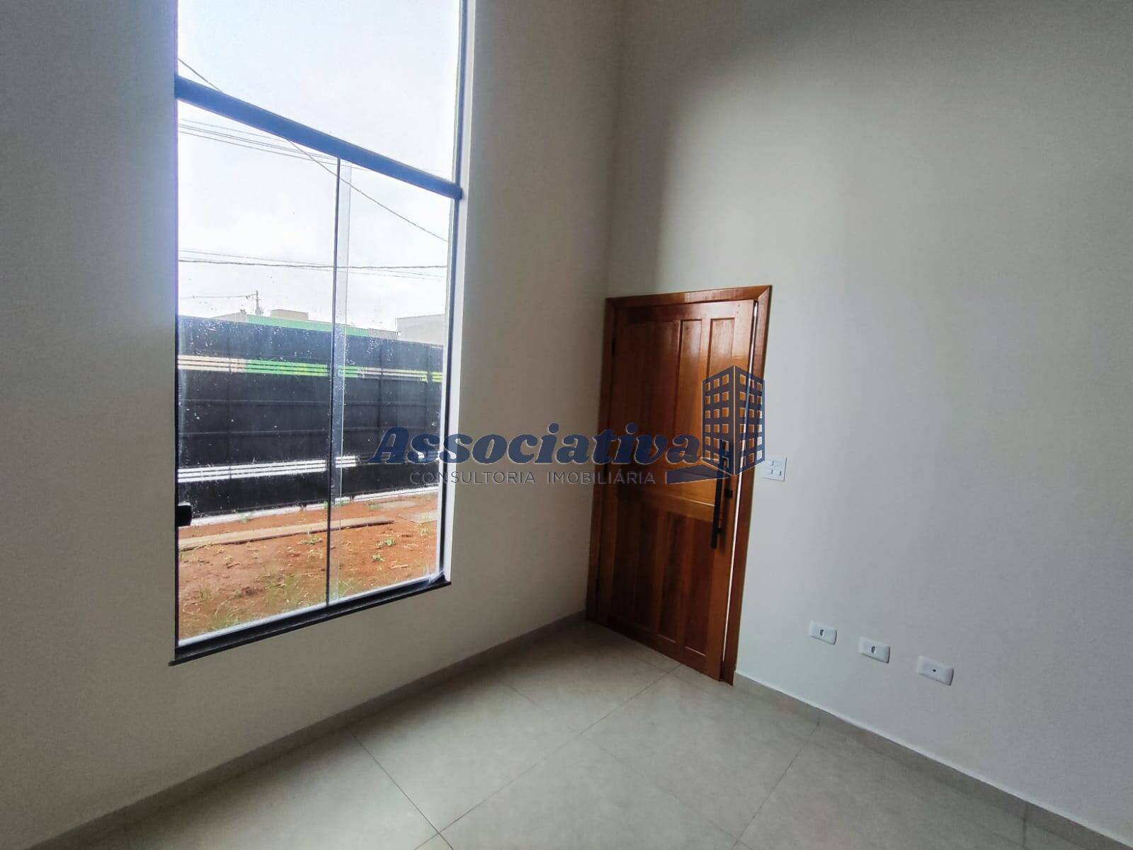 Casa à venda com 2 quartos, 72m² - Foto 4