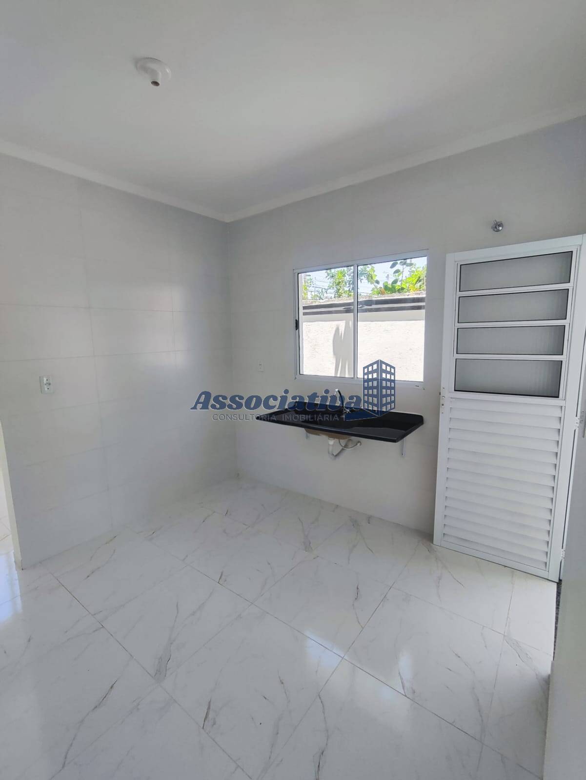 Casa à venda com 2 quartos, 59m² - Foto 12