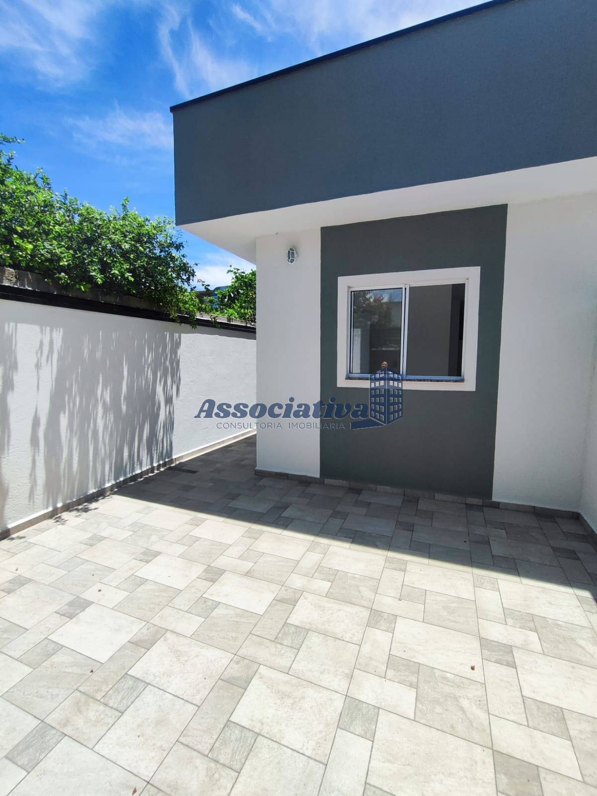 Casa à venda com 2 quartos, 59m² - Foto 1